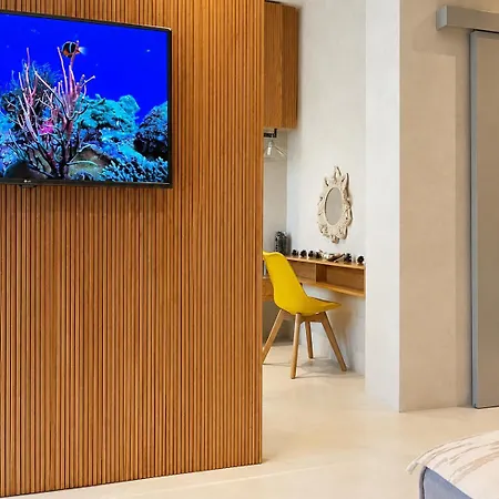 Golden Pine Retreat - Beachfront