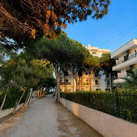 Golden Pine Retreat - Beachfront Golem (Tirana)